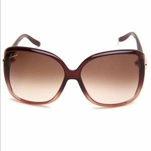 Women’s oversized Gucci sunglasses. Brown shades